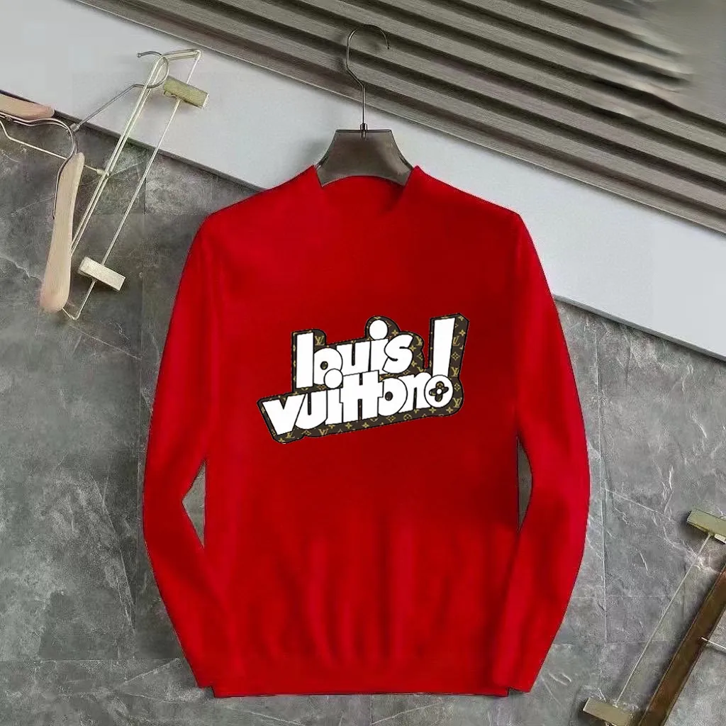 🅿️240 【LV Louis Vuitton】Autumn and winter classic round neck pullover sweater, in full condition! ! ! Wool blended fabric, the latest model in 2025, golden ratio! ! Slim-fitting soft gold, versatile and practical item, the combination and practicality are extremely powerful, simple and elegant, and classy! To create your own style, it is highly recommended to buy it in two colors. The standard slim fit tailoring process is suitable for both young and old men. It is knitted from wool and will not cause any discomfort! While keeping warm, it is stylish, textured and wearable, and the classic logo with contrasting colors on the chest feels in place! ! Recommended for regular customers! ! Size M-3XL (maximum wear: 190 pounds)